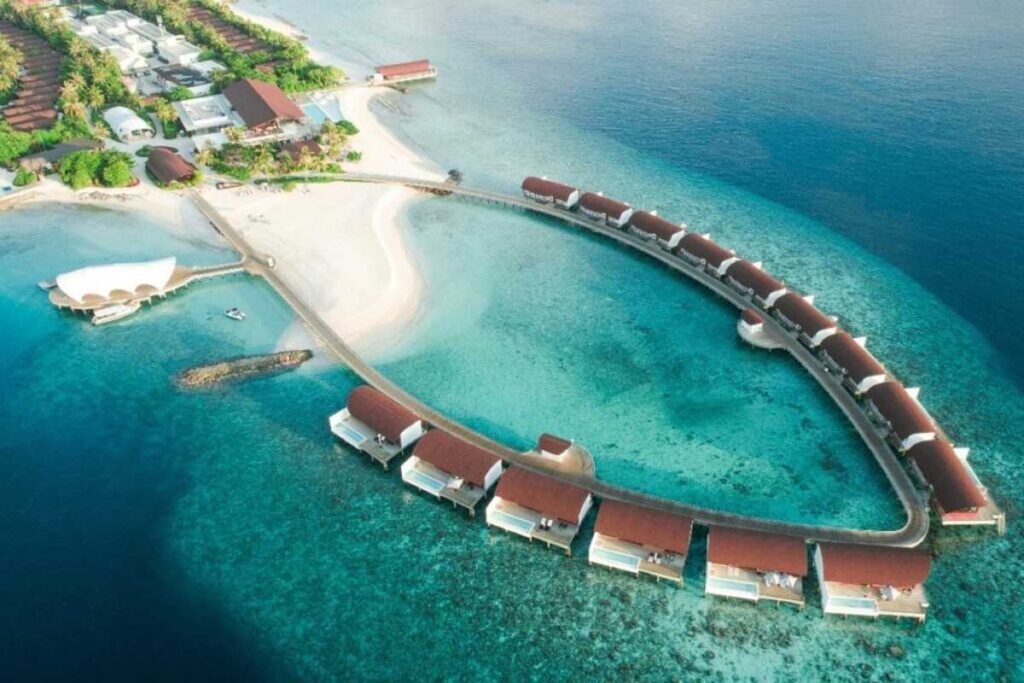 Engage-with-AI-Enhanced-Resort-Experiences