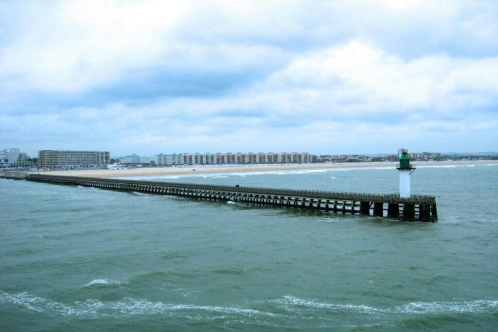 4.-Calais-Lighthouse--271-steps-with-views-to-Dover
