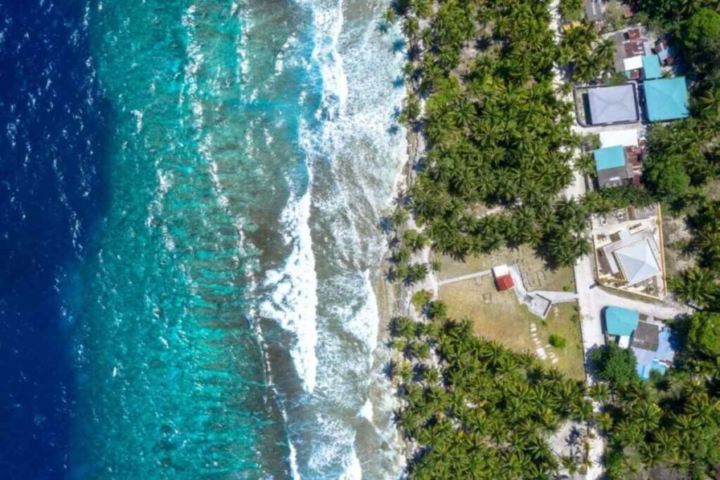 Surf-the-Maldivian-Waves