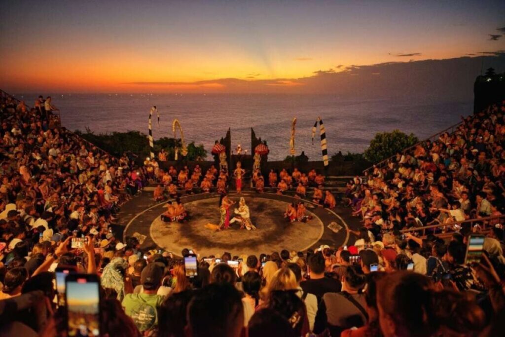 Uluwatu-Temple--Clifftop-Drama-and-Kecak-Fire-Dance