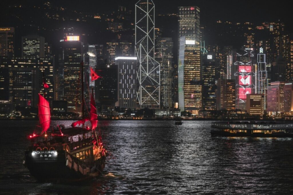 2. Cathay Pacific, Hong Kong