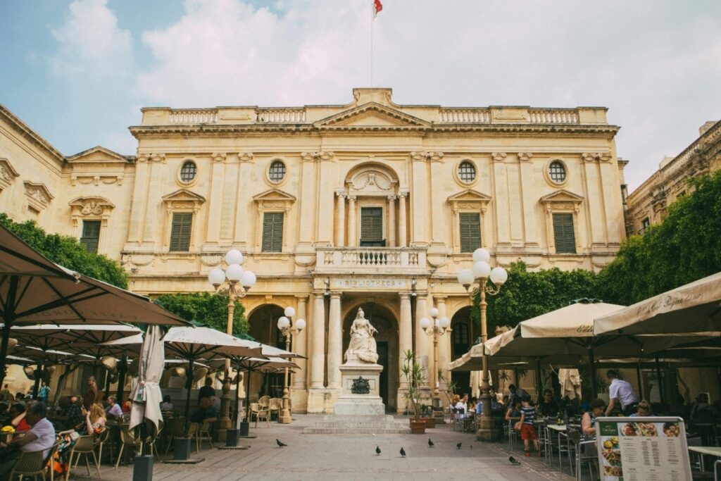 Local Dining Etiquette in Malta