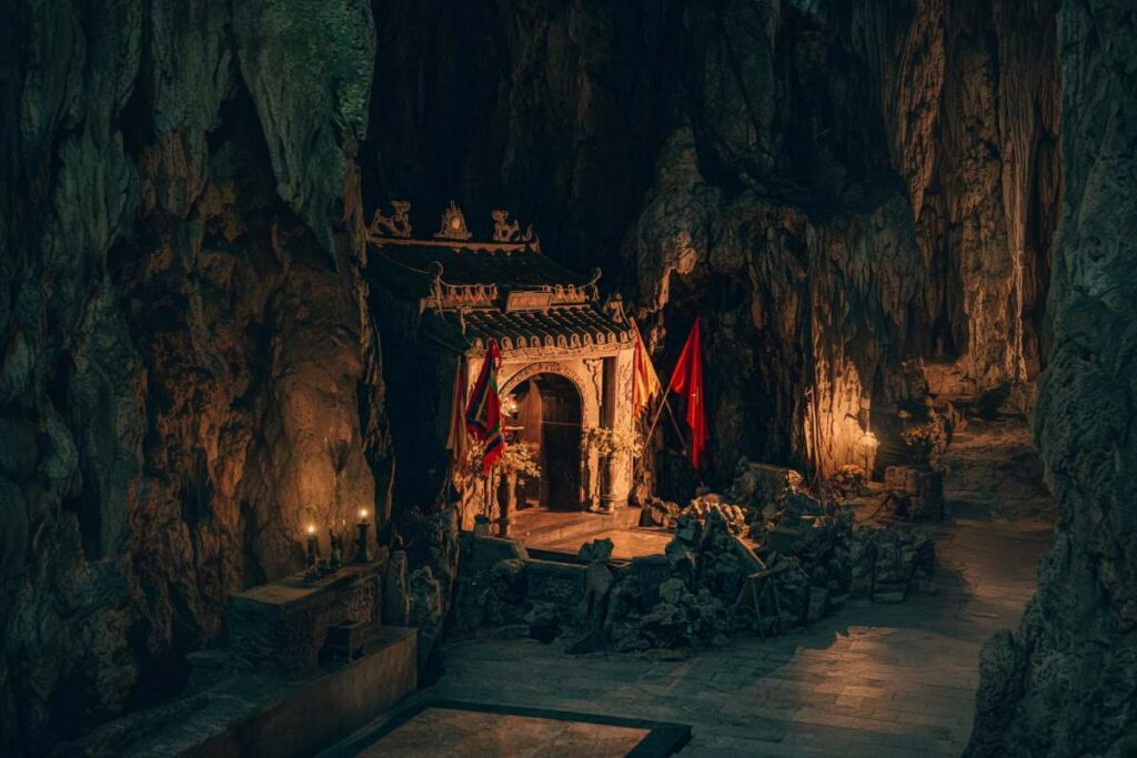 Thủy Sơn caves