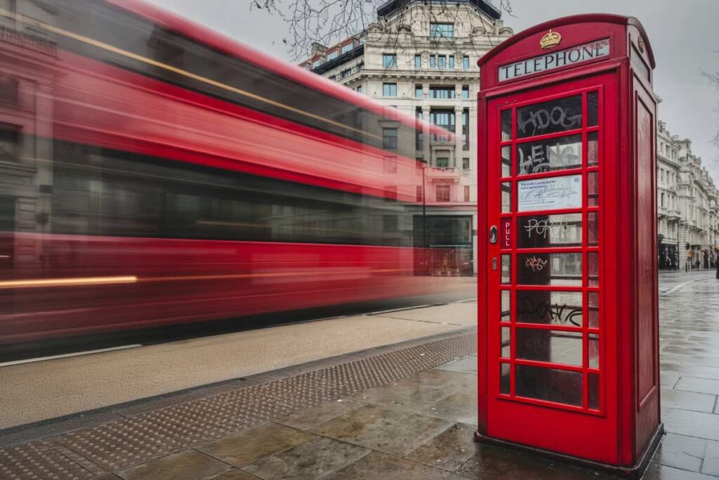 london red telephone booth