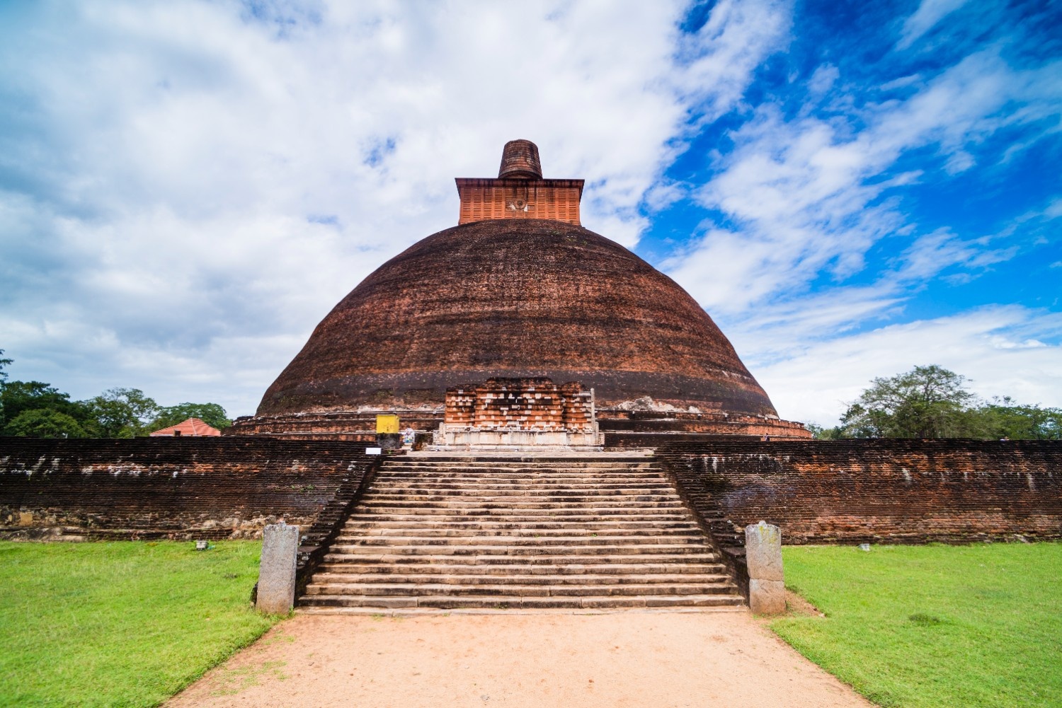 Must-see attractions in Sri Lanka Temple