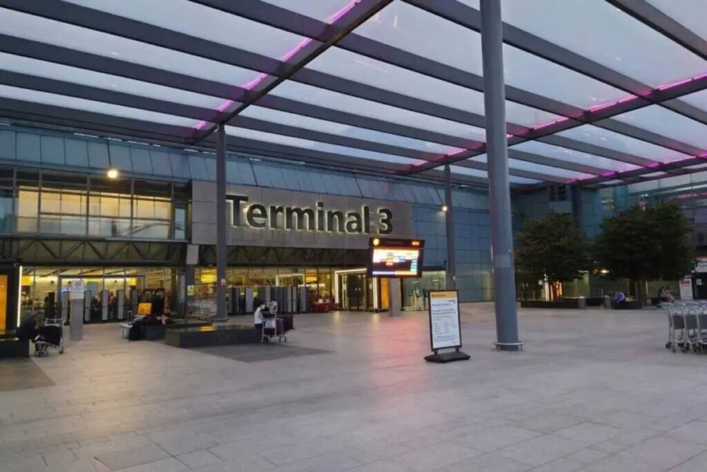 London-Heathrow-Terminal-3-Delta-Air-Lines-check-in-departure-hall-2026