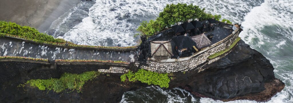 Must-see attractions in Bali famous balinese temple Tanah Lot