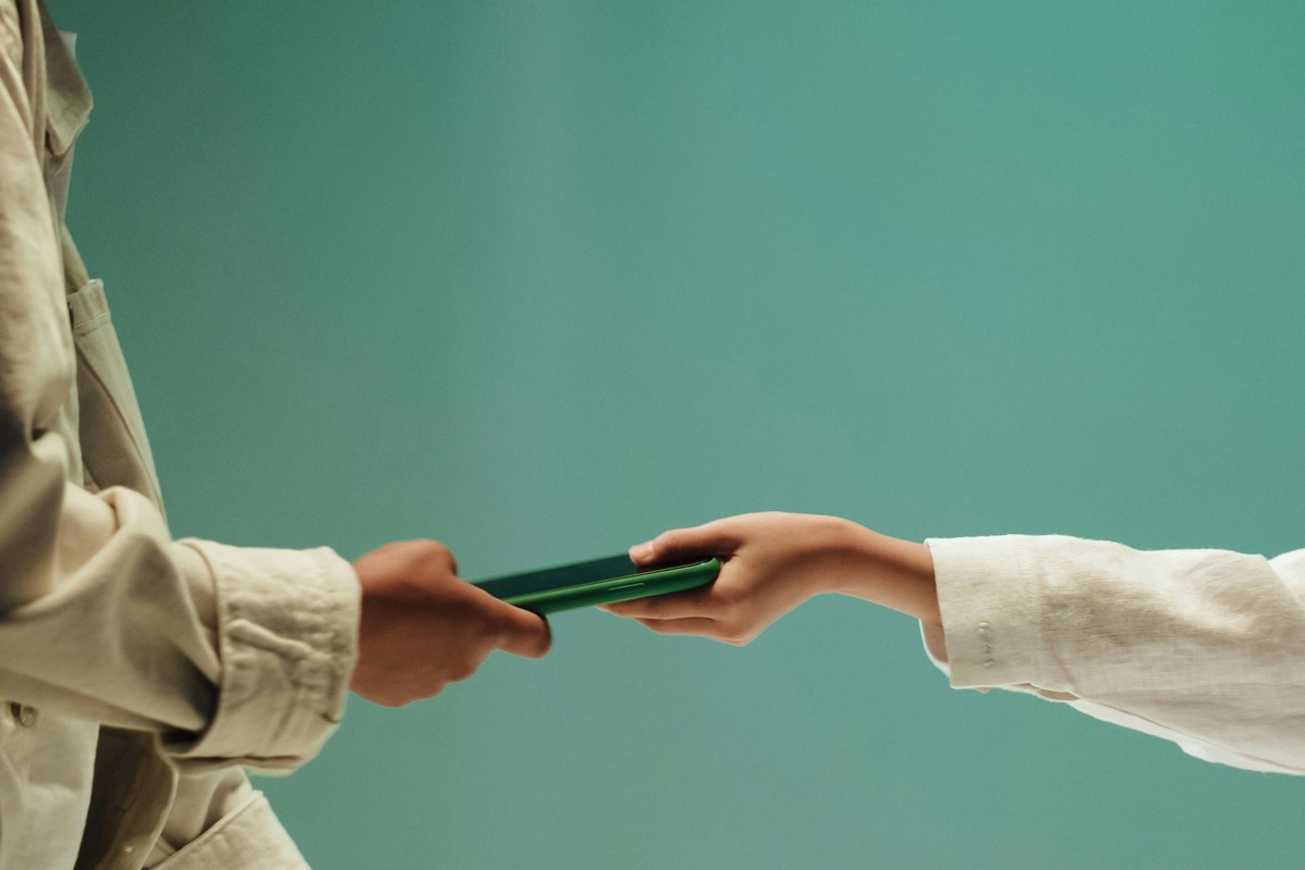 EE Network 2026 Phones, Pay Monthly, Safer SIMs & UK eSIM