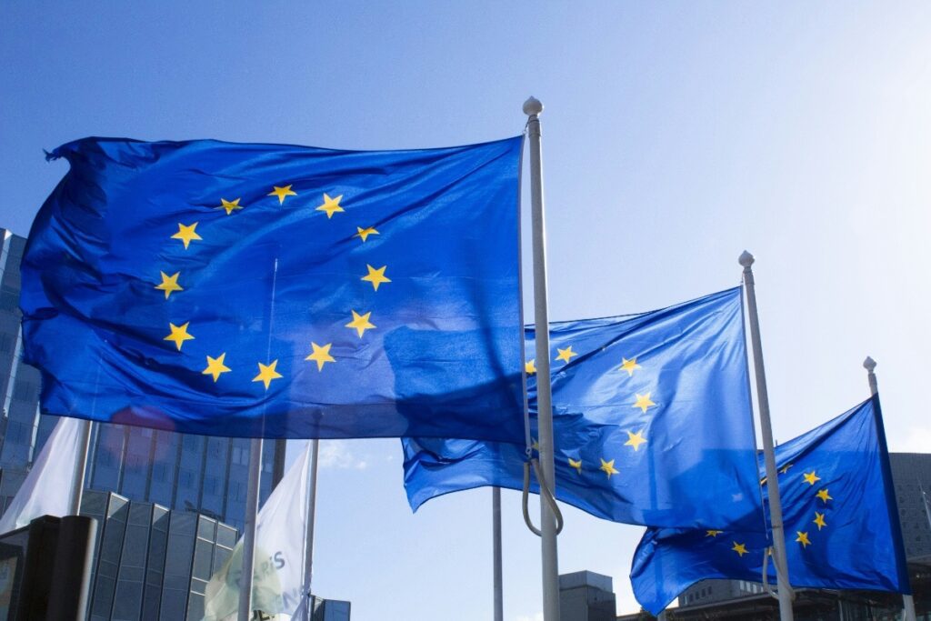 Pro-Tip Pairing EE Data SIMs with Travel eSIMs for EU Use
